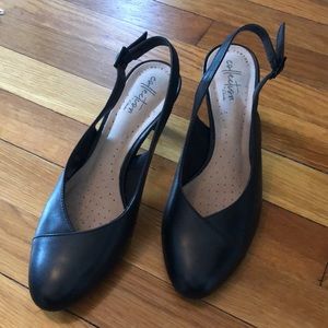 Clarks black leather sling back pumps